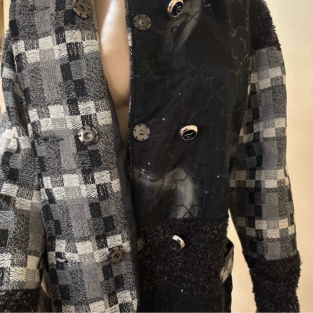 Sacred Thread Coat - Picture 6 of 17